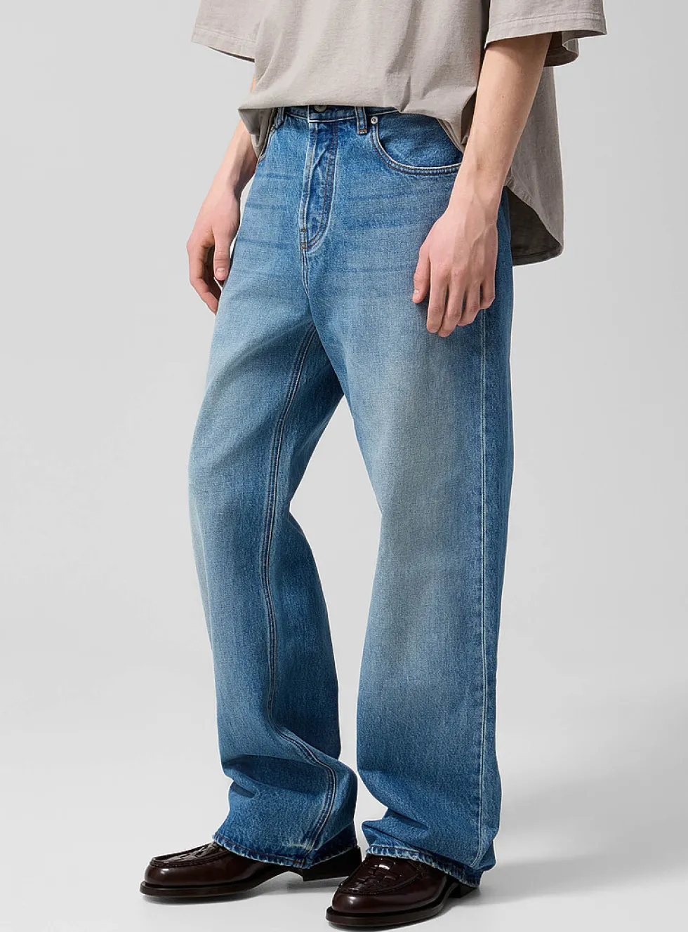 Embroidered pocket straight-leg de-Nîmes jean