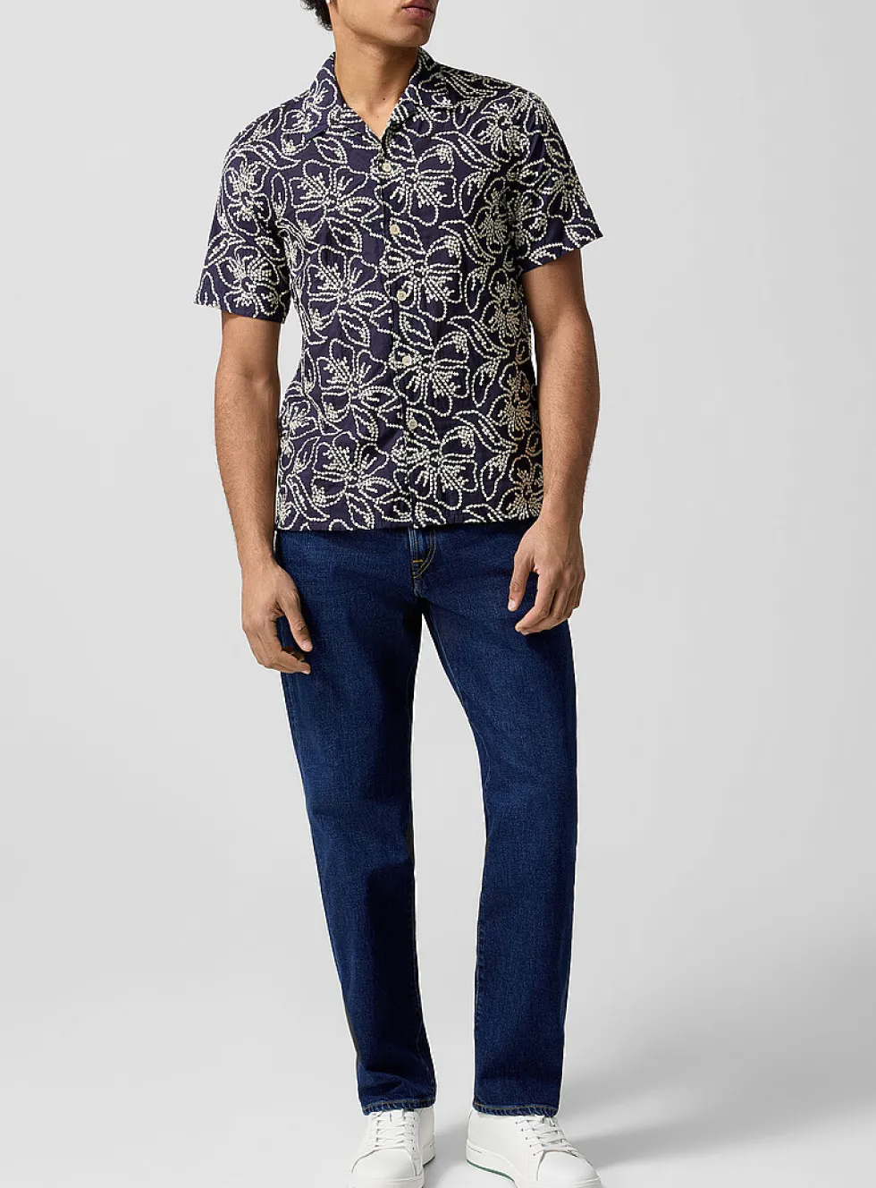 Embroidered pocket stretch tapered jean