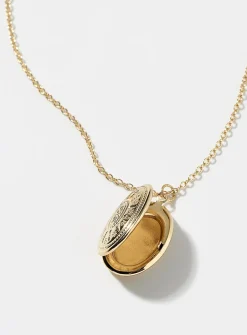 Engraved oval medallion chain
