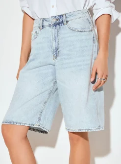 Erin loose light blue jort