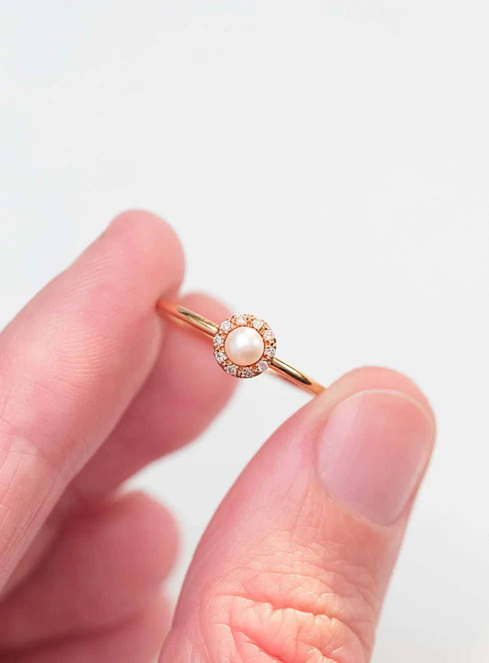 Eva pearl and diamonds ring