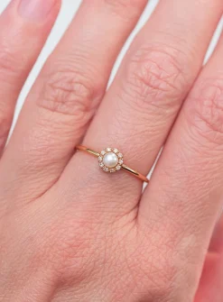 Eva pearl and diamonds ring