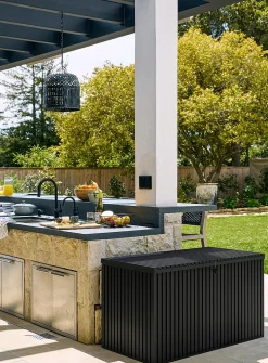 Everything grooved outdoor storage chest