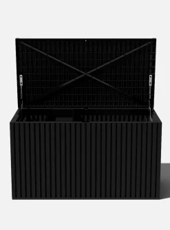 Everything grooved outdoor storage chest