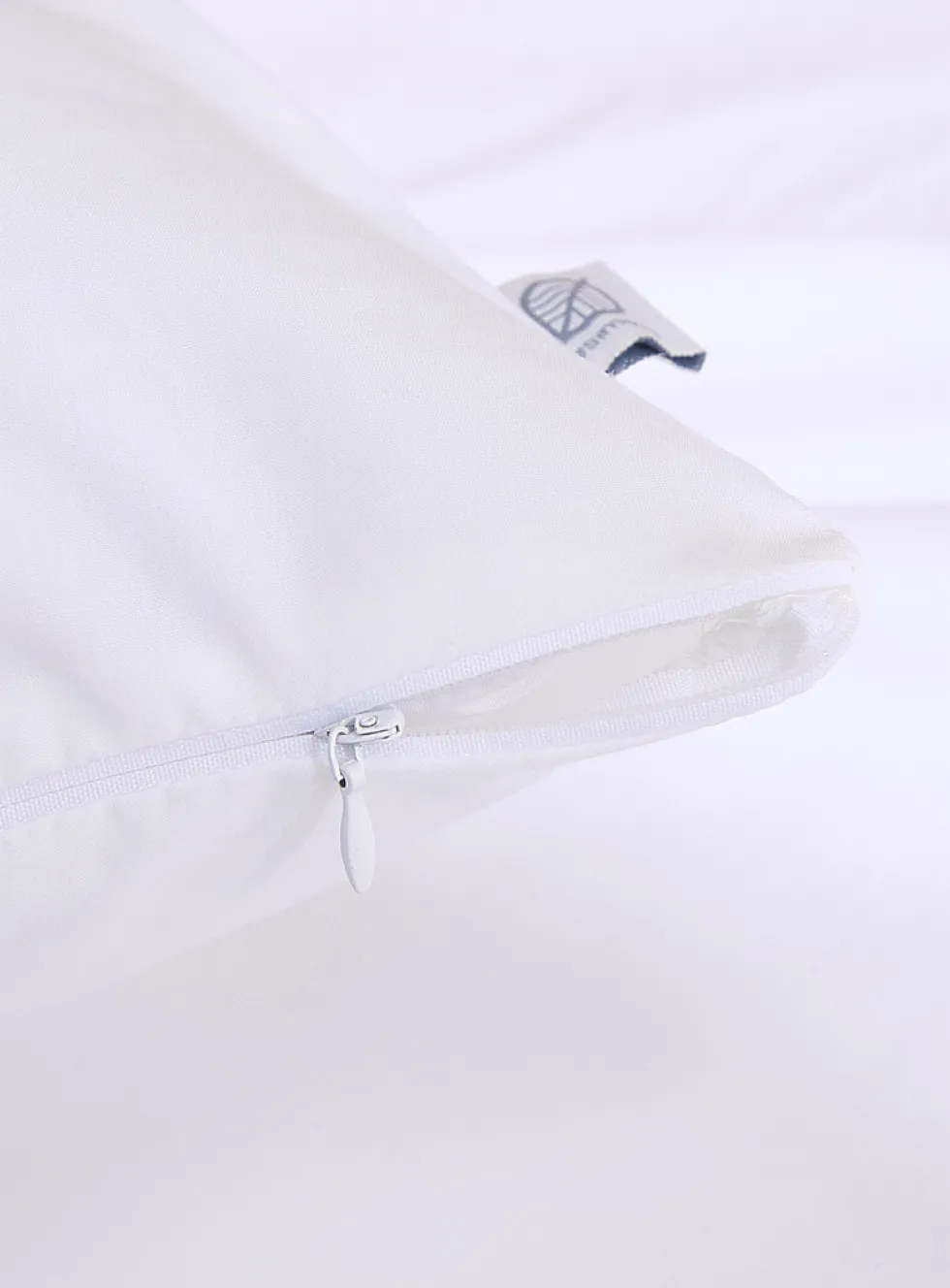 Evolution body pillow protector