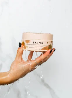 Exfoliating and revitalizing hair mask with AHA