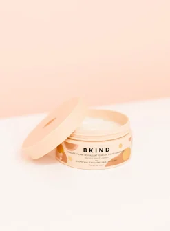 Exfoliating and revitalizing hair mask with AHA