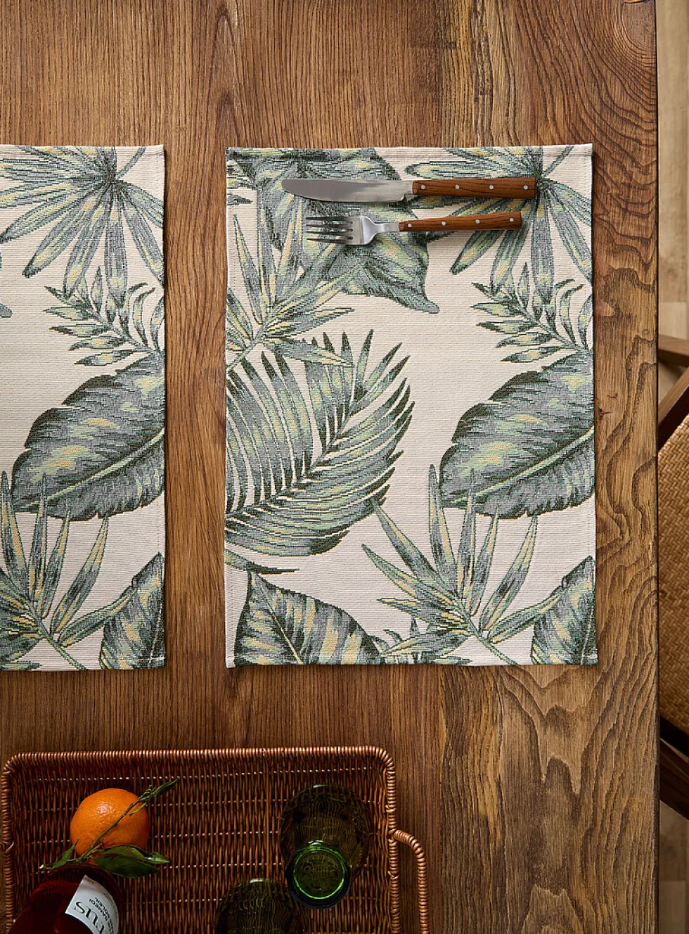 Exotic leaves tapestry placemats