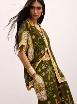 Exotic print notch collar shirt