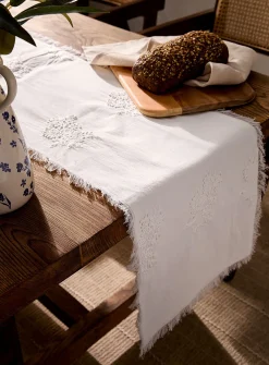 Exquisite embroidery cotton and linen table runner