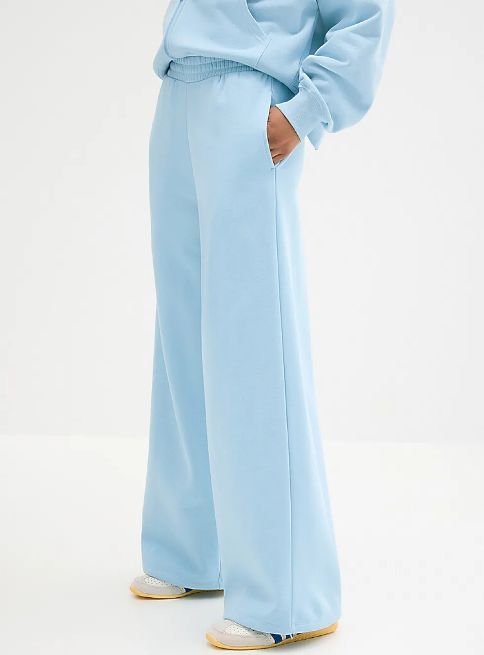 Extra-wide fleece pant