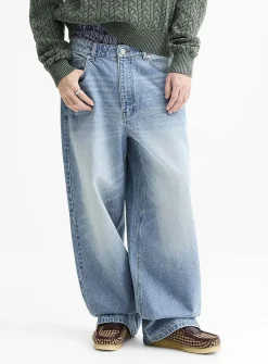 Faded blue 5-pocket jean