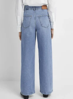 Faded medium indigo jean