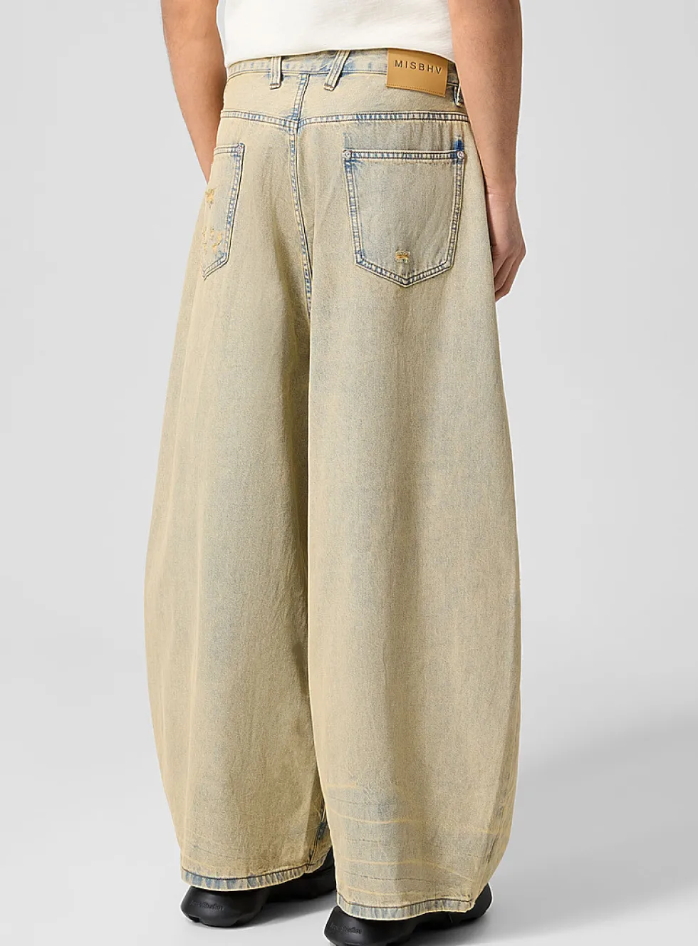Faded sandy tone barrel-leg jean