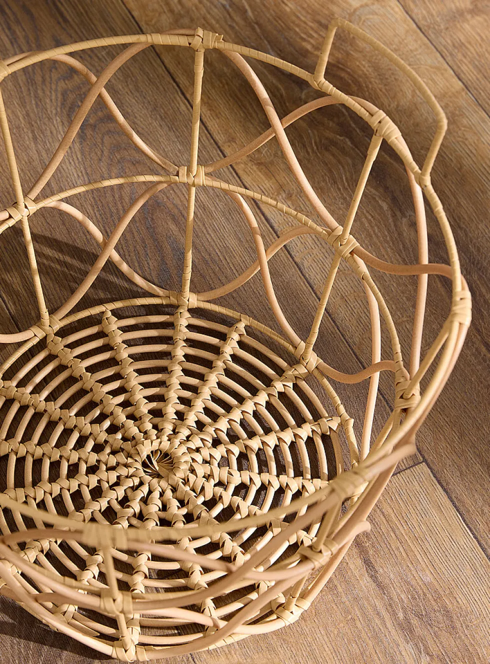 Faux-rattan mosaic basket
