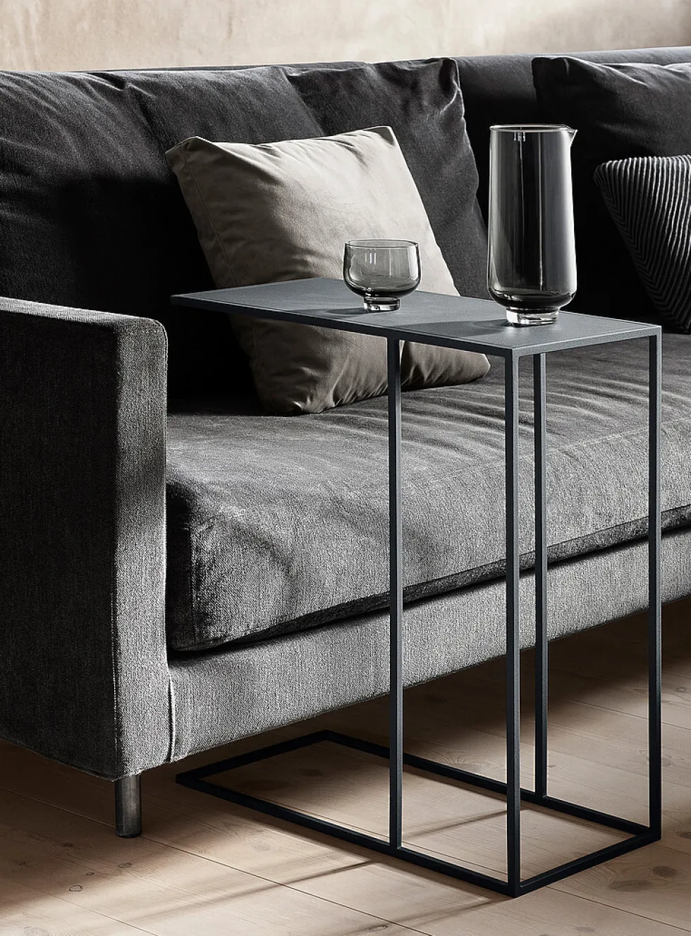 Fera steel side table