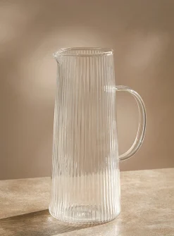 Fine grooved pitcher