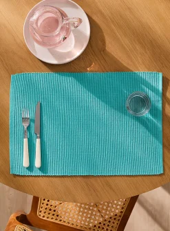 Fine grooves placemat