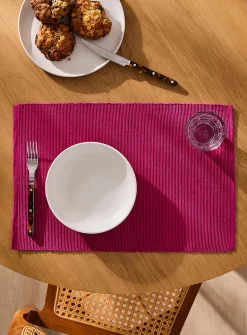 Fine grooves placemat