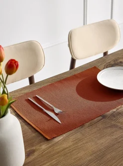 Fine grooves placemat