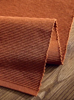 Fine grooves placemat
