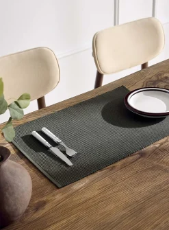 Fine grooves placemat
