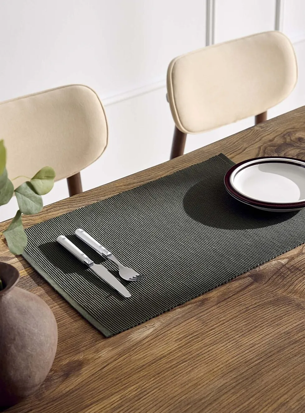Fine grooves placemat