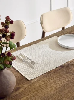 Fine grooves placemat