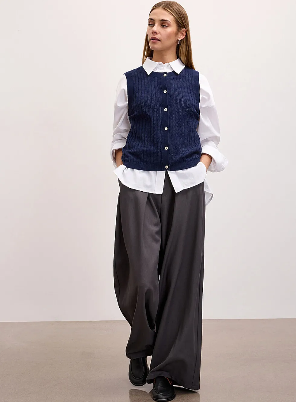 Fine openwork knit vest