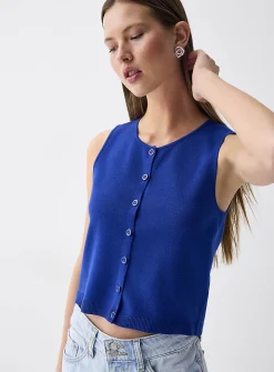 Fine-knit buttoned vest