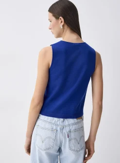 Fine-knit buttoned vest