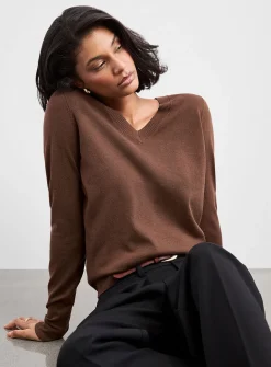 Fine-knit V-neck sweater
