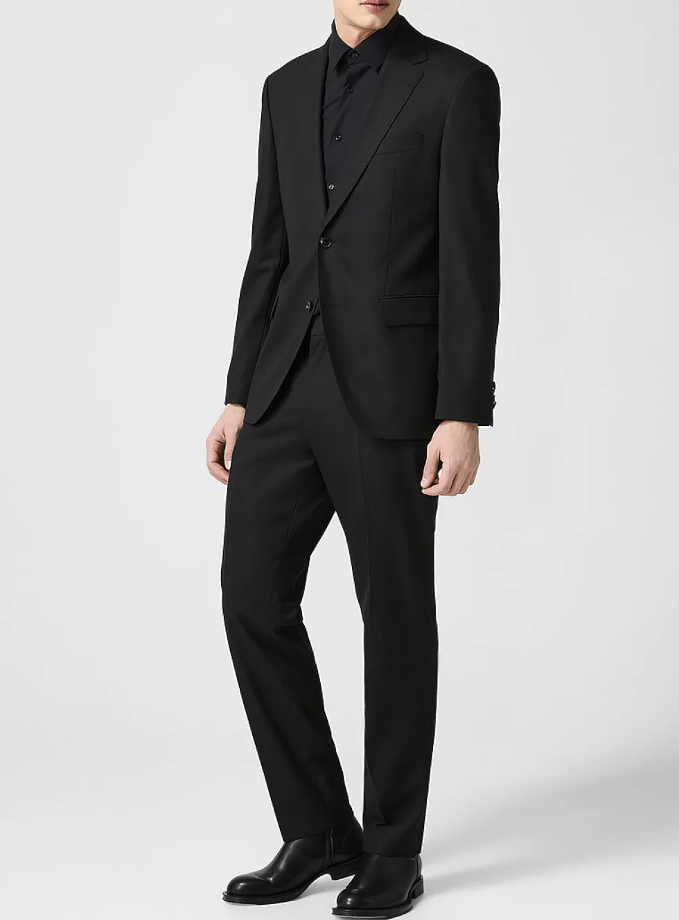 Fitted black twill suit