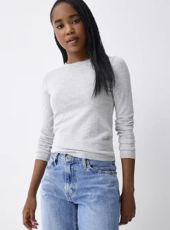 Fitted solid-colour crew-neck sweater
