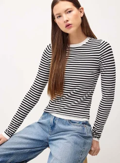 Fitted striped sweater