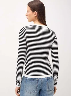 Fitted striped sweater