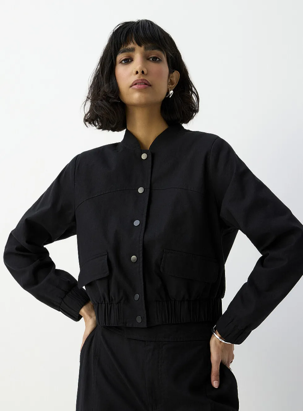 Flap pockets cropped linen-blend jacket