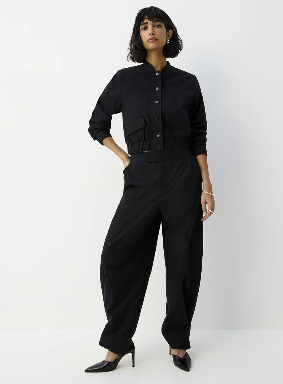 Flap pockets cropped linen-blend jacket