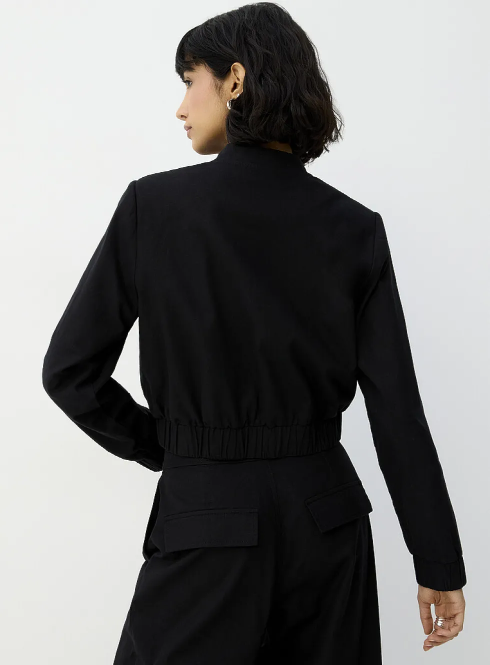 Flap pockets cropped linen-blend jacket