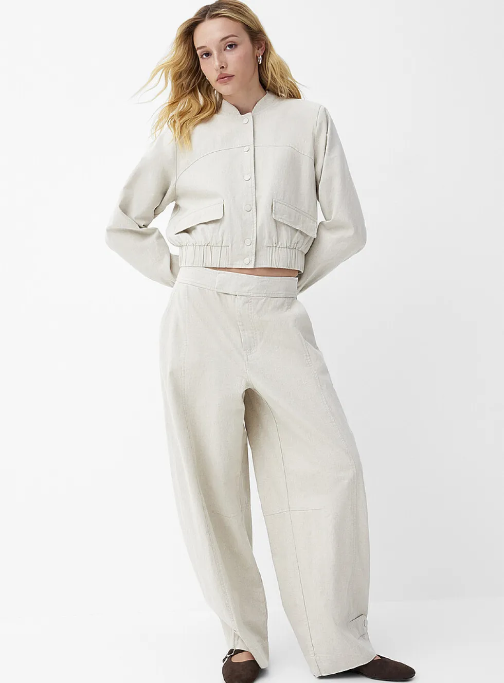 Flap pockets cropped linen-blend jacket
