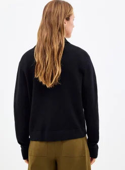Flap-pocket polo-collar cardigan