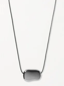 Flat metallic medallion rope necklace