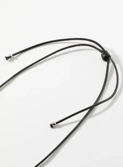 Flat metallic medallion rope necklace