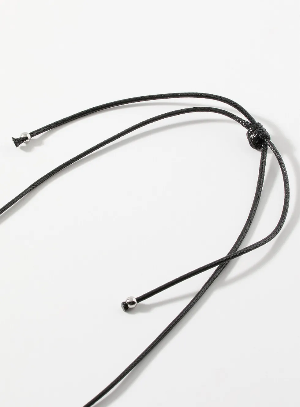 Flat metallic medallion rope necklace