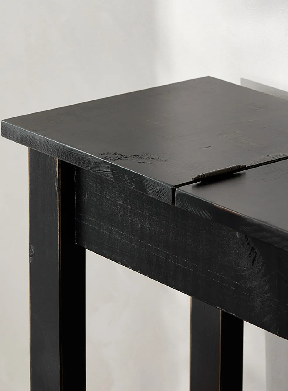 Flip top accent table