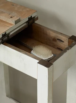 Flip top accent table