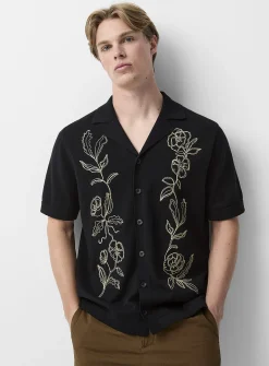 Floral embroidery knit shirt