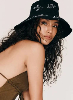 Floral embroidery pure linen bucket hat