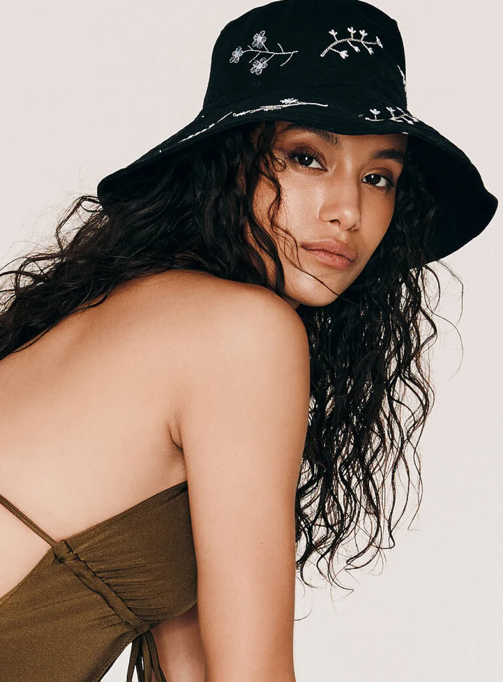 Floral embroidery pure linen bucket hat