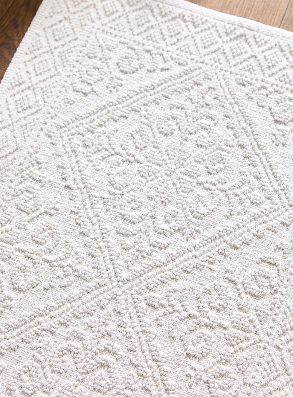 Floral medallion bath mat
